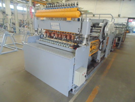 टच स्क्रीन 220V वायवीय स्पॉट वेल्डर वायर मेष स्पॉट वेल्डिंग मशीन
